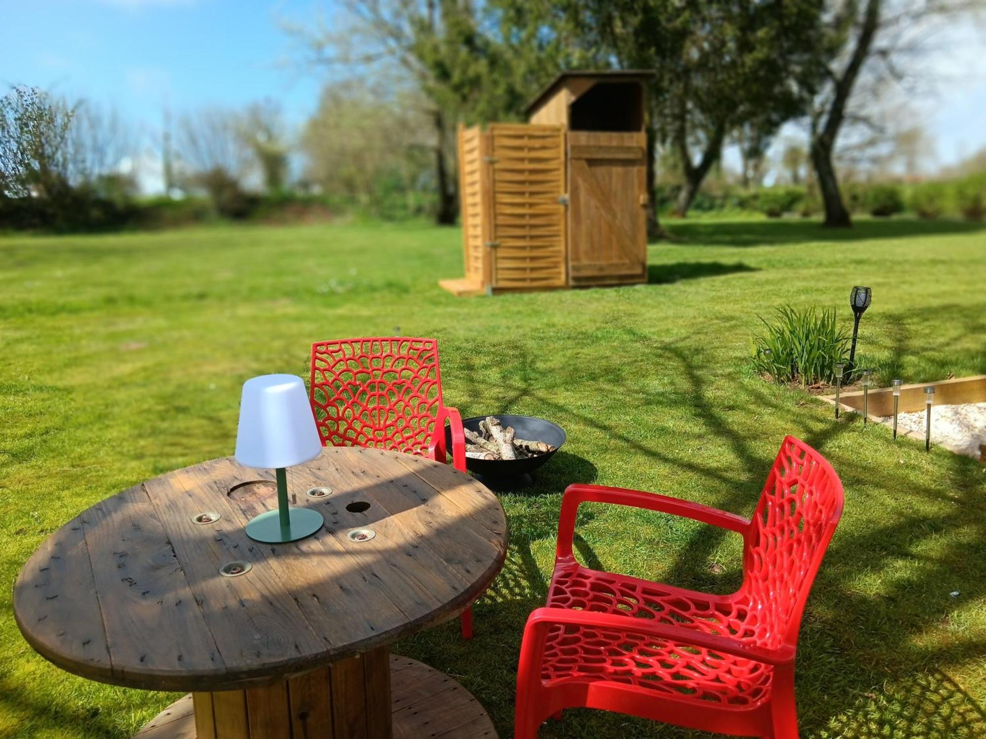 Le Val Daniniere B&B Adult Only Le Mesnil-Garnier Dış mekan fotoğraf