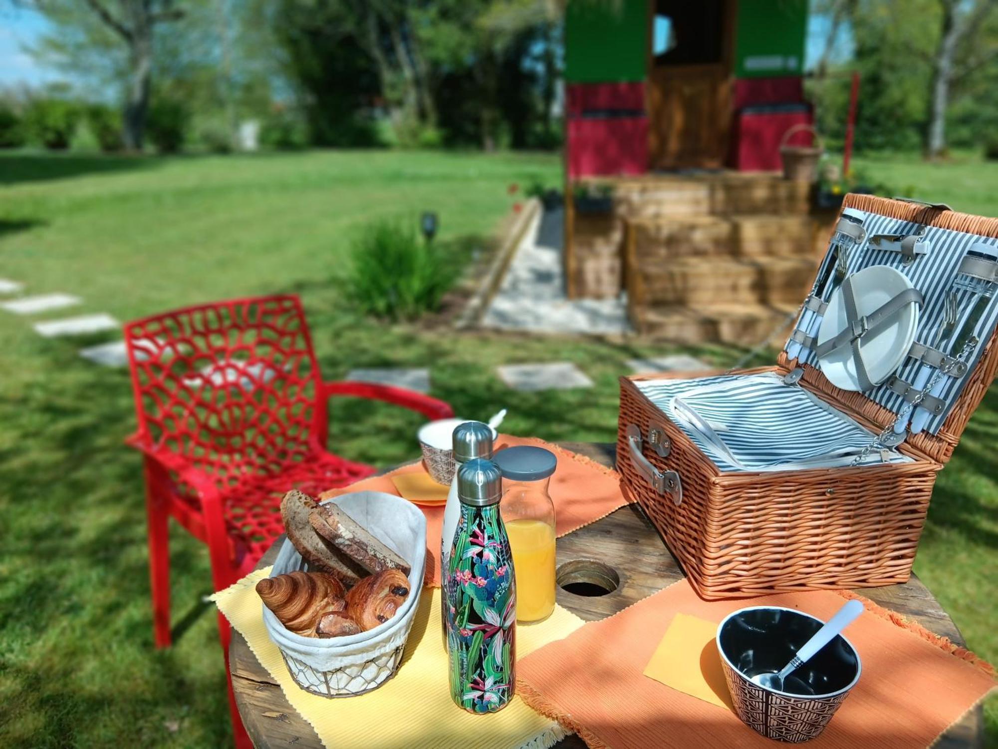 Le Val Daniniere B&B Adult Only Le Mesnil-Garnier Dış mekan fotoğraf